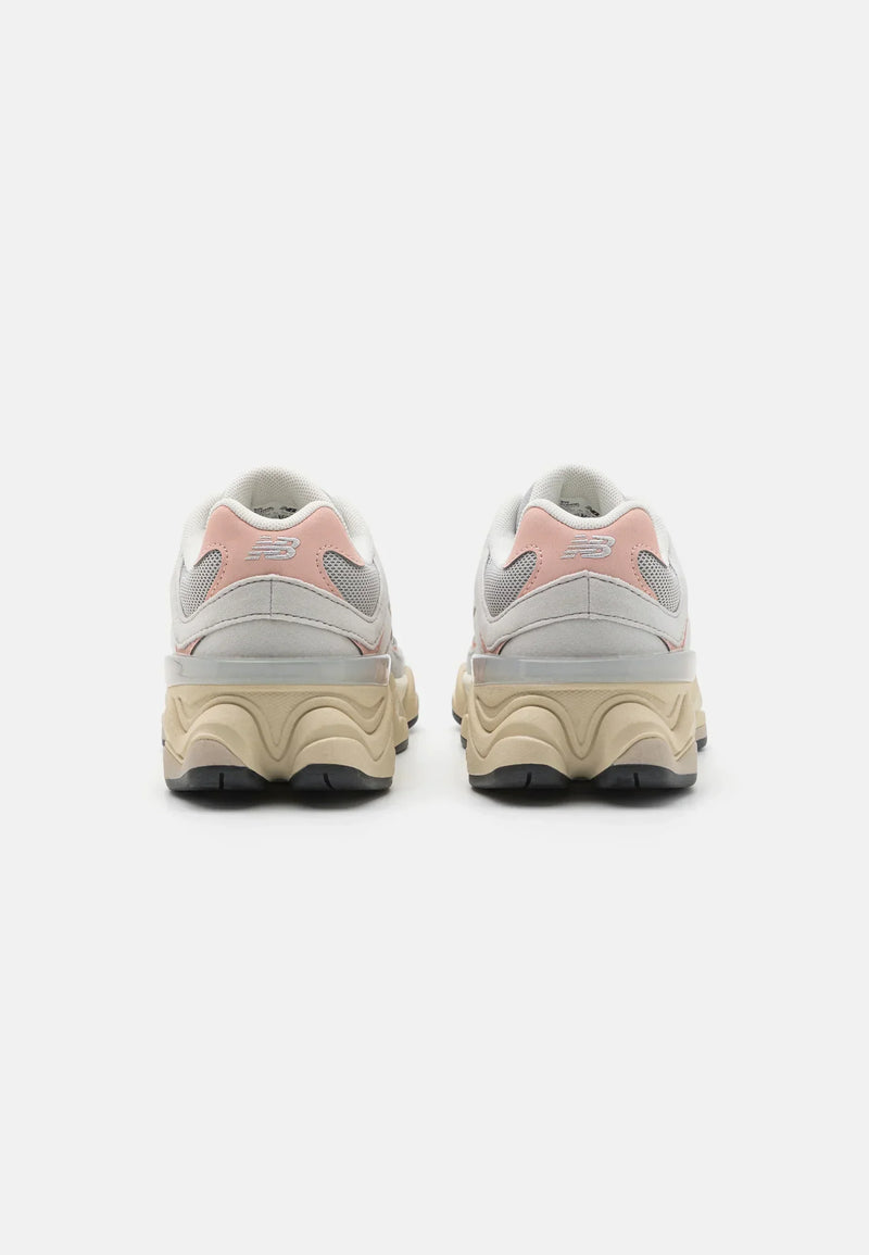 New Balance 9060 Gris Et Rose – vue 4