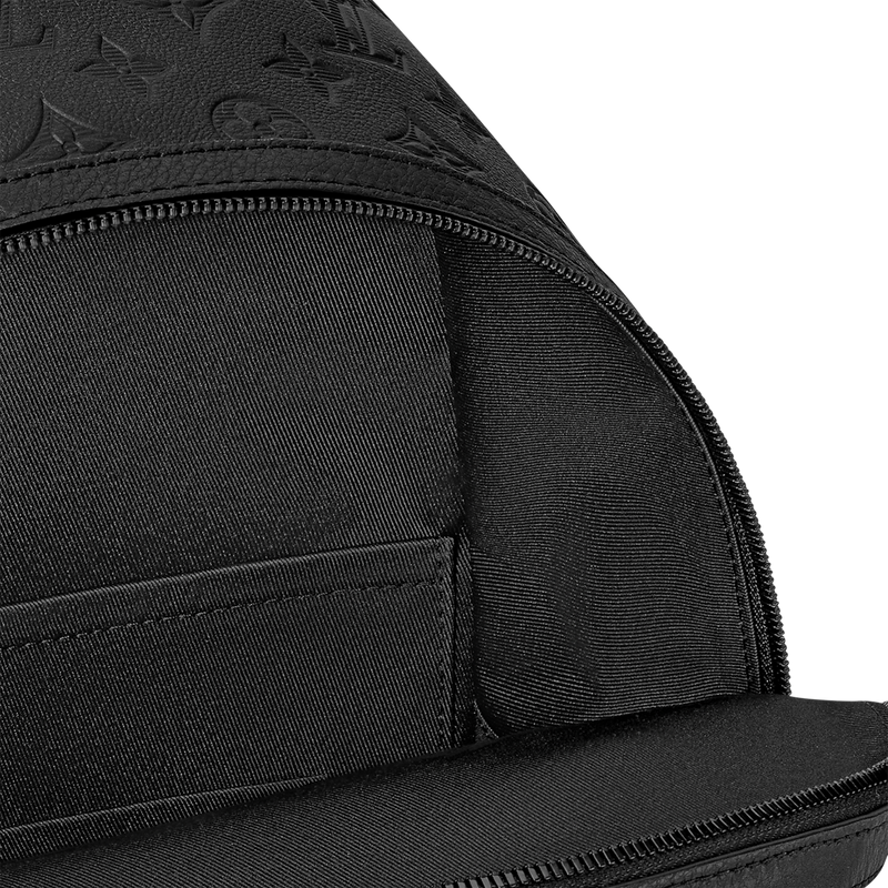 Sac à dos Discovery PM Monogram Shadow Noir – vue 4
