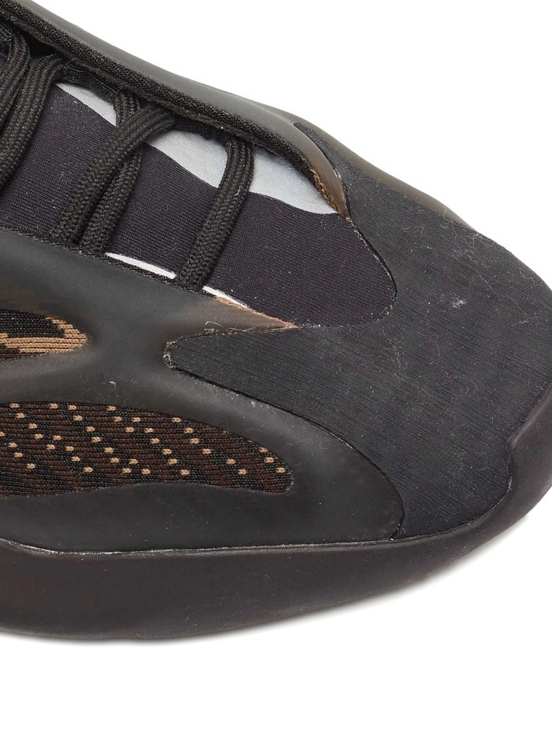 Yeezy 700 V3 Marron foncé – vue 3