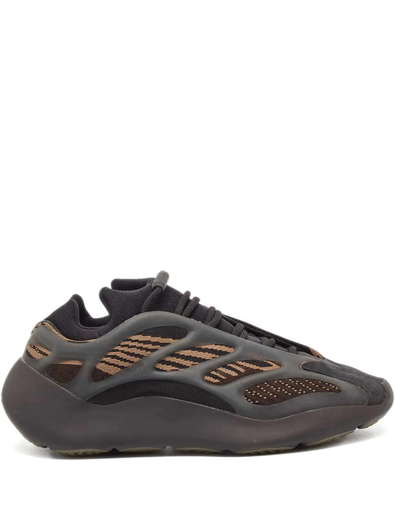 Yeezy 700 V3 Marron foncé – vue 1