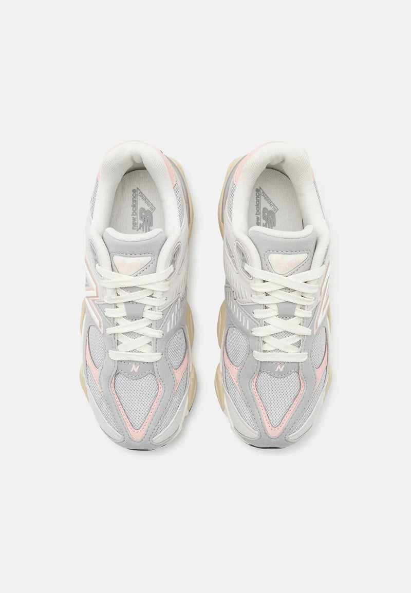 New Balance 9060 Gris Et Rose – vue 3