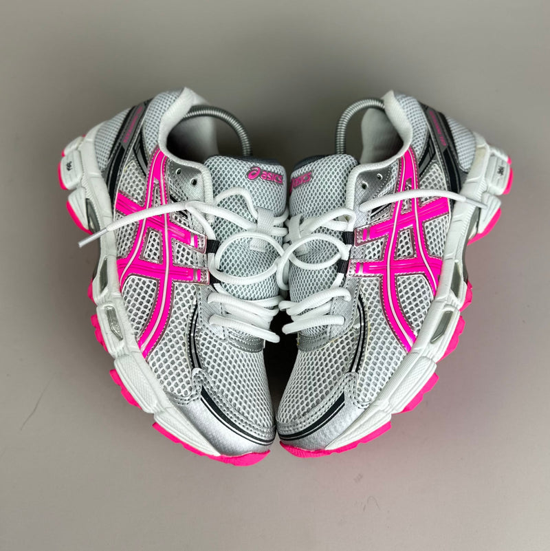 GEL Nimbus 16 — Blanc / Rose fluo