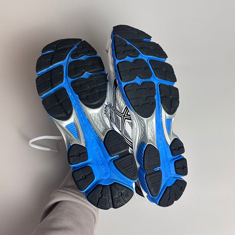 GEL Nimbus 16 — Blanc / Bleu vif / Noir