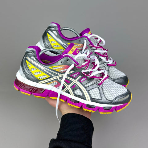 GEL Nimbus 16 — Gris / Fuchsia