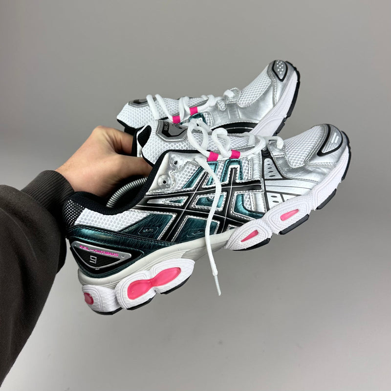 GEL Nimbus 16 — Blanc / Turquoise / Rose fluo