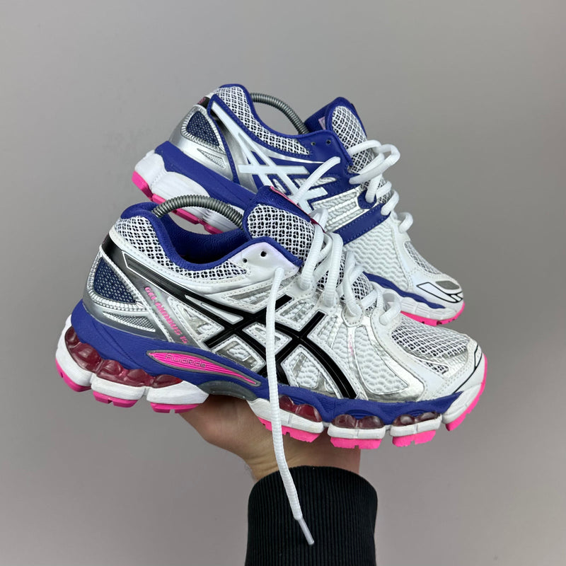GEL Nimbus 16 — Blanc / Indigo / Rose fluo