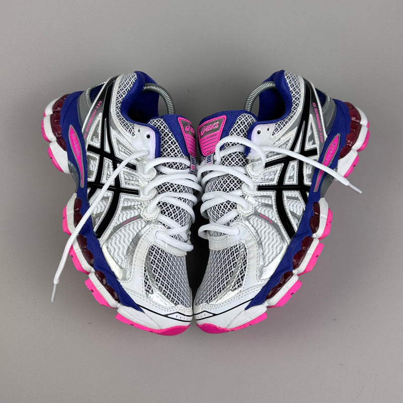 GEL Nimbus 16 — Blanc / Indigo / Rose fluo