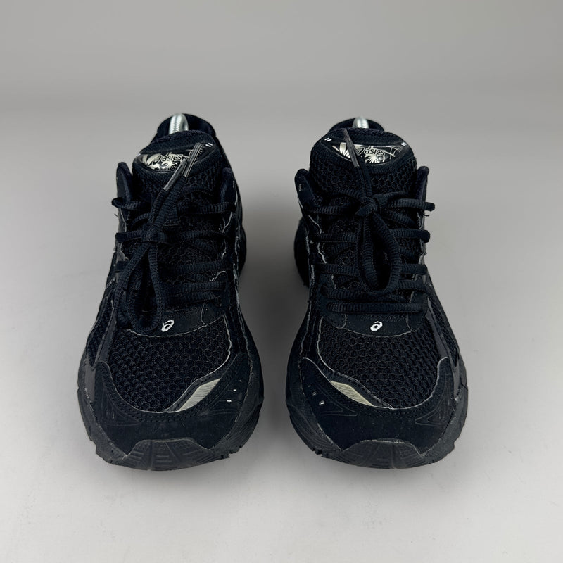 GEL Nimbus 16 — Noir / Blanc