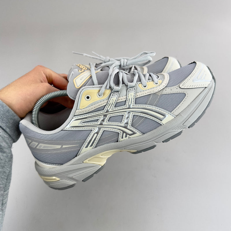 GEL Nimbus 16 — Gris clair / Crème