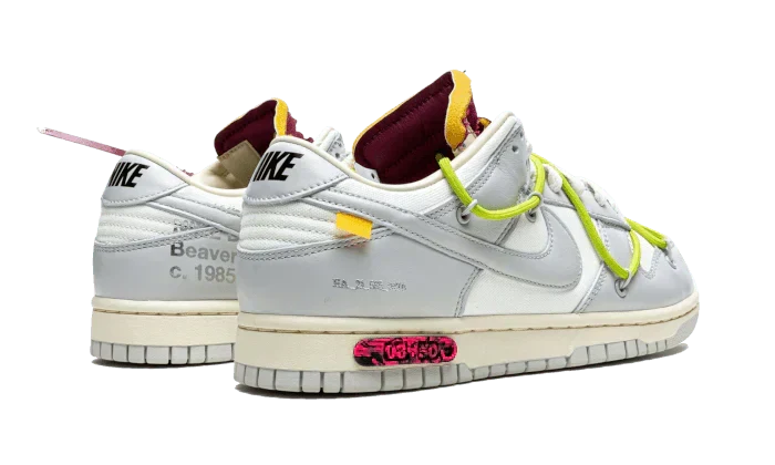 Nike® x Off-White® Dunk Low lot 8 – vue 3