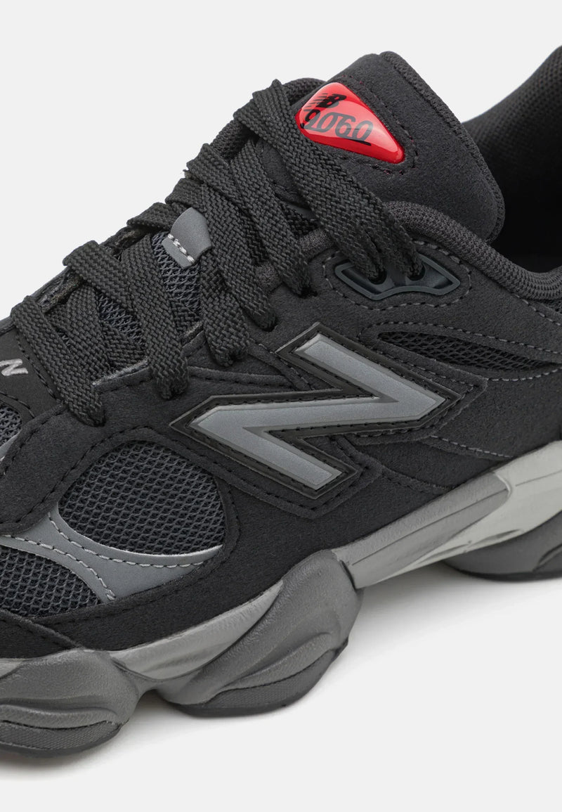 New Balance 9060 Noir – vue 3