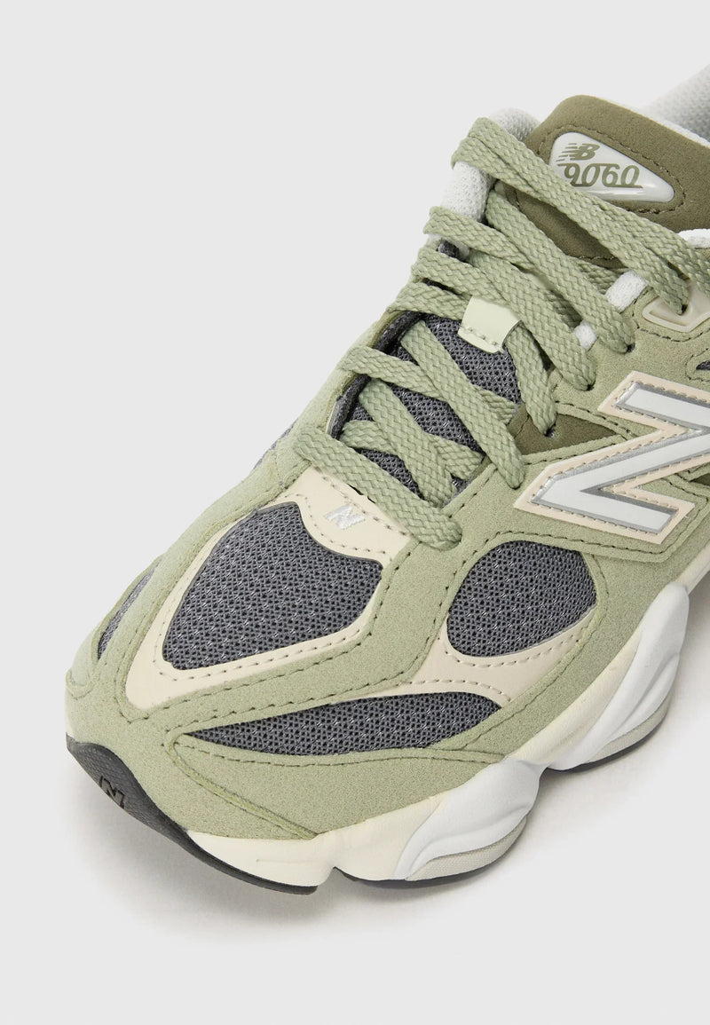 New Balance 9060 Vert Kaki – vue 3