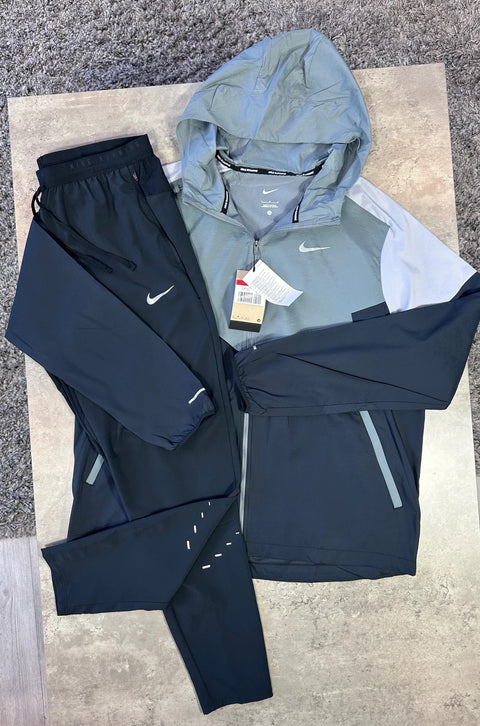 Ensemble Survêtement Nike 2 Pièces — Gris Sauge & Marine