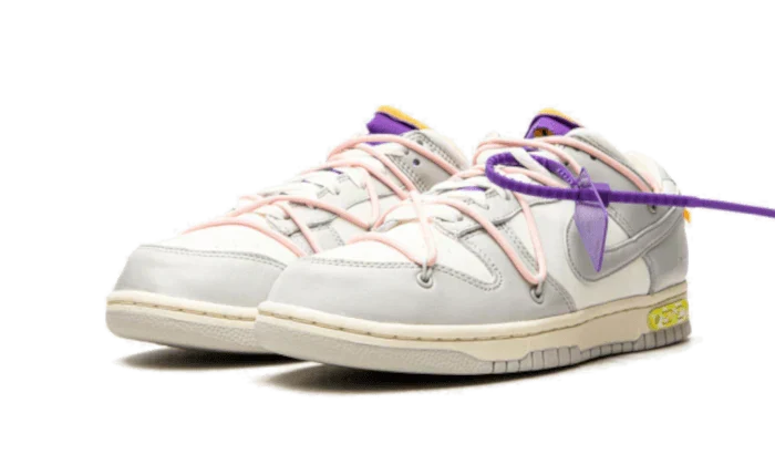 Nike® x Off-White® Dunk Low lot 24 – vue 2