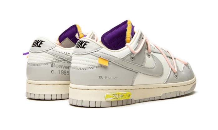 Nike® x Off-White® Dunk Low lot 24 – vue 3